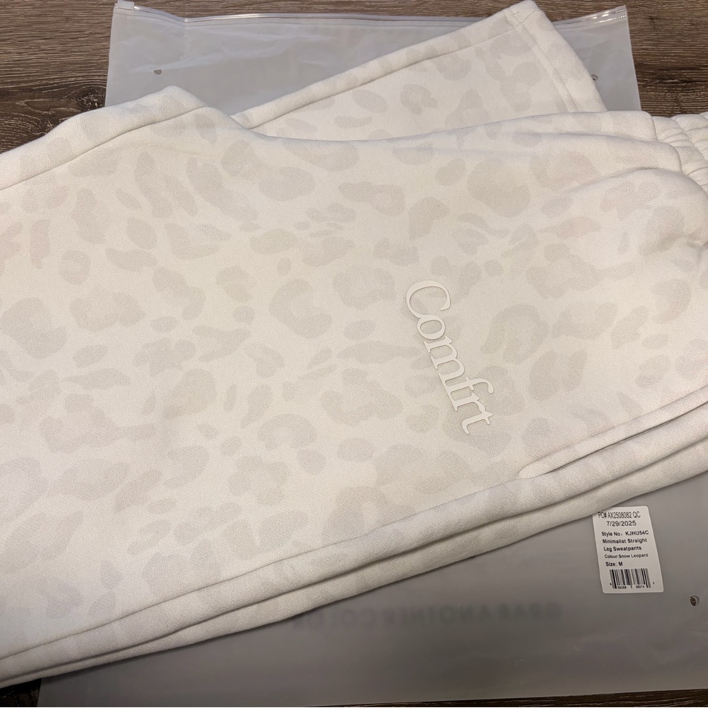 Comfrt Women's White Joggers